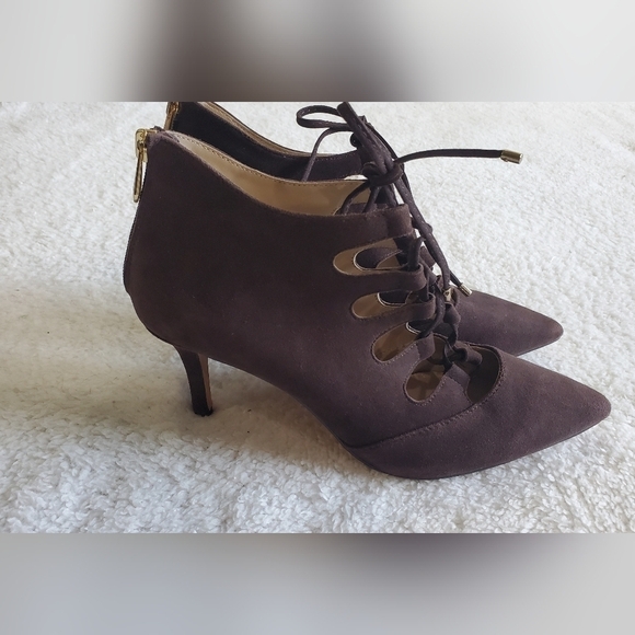 Adrienne Vittadini Fealy Women US 7.5 M Brown 90s Bootie Pump Heel‎ Suede - Picture 6 of 14